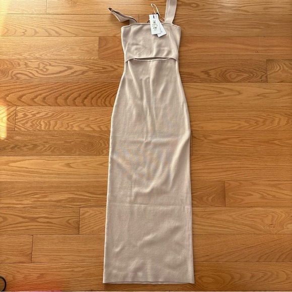 Dynamite cut out midi beige knit dress - Picture 3 of 8